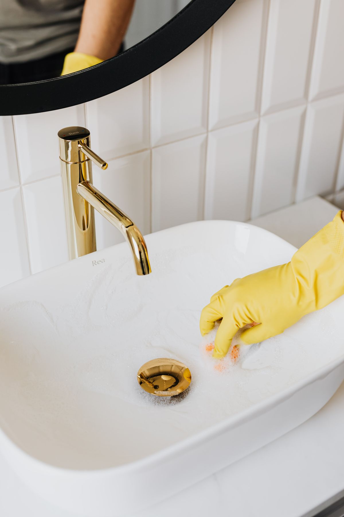 Bathroom disinfection cleaning
